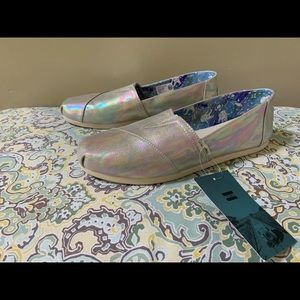 Womens Tom’s size 11 new with tags